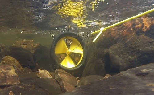Turbine en fonctionnement dans un ruisseau